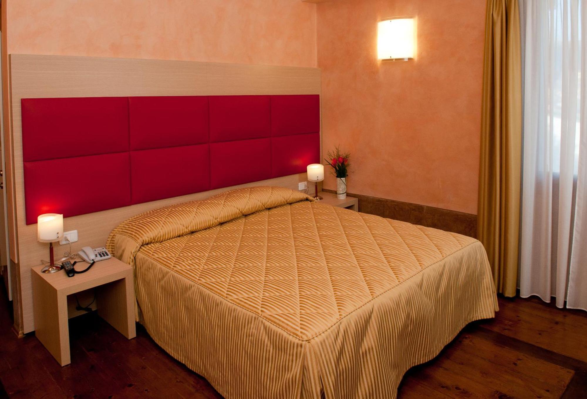 Hotel Villa Maternini 바졸라 객실 사진
