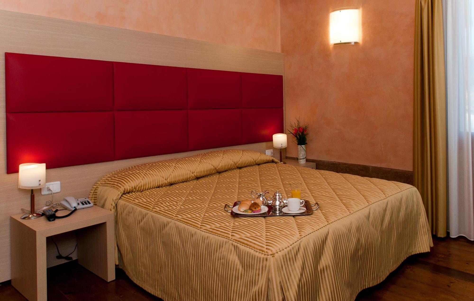 Hotel Villa Maternini 바졸라 객실 사진