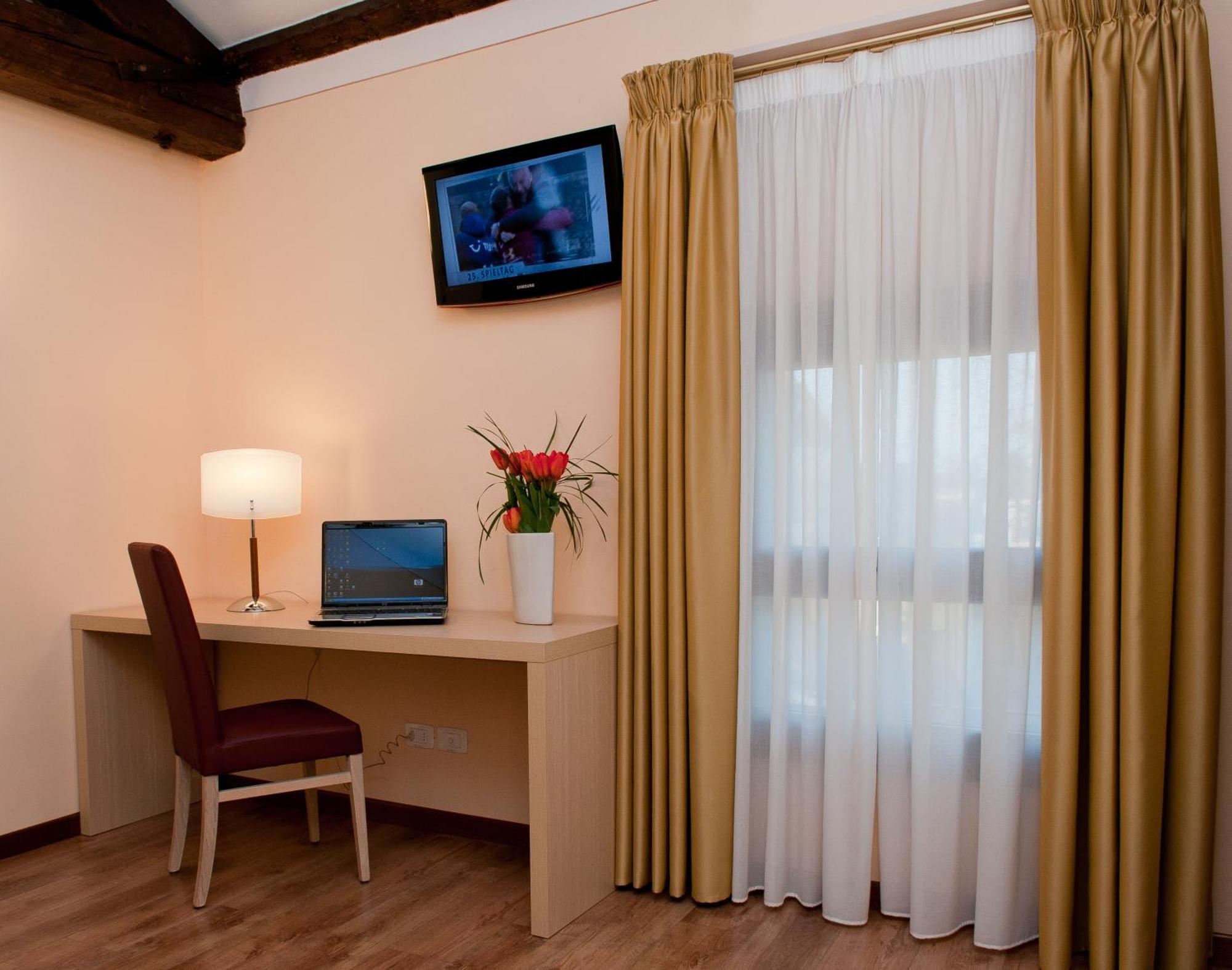 Hotel Villa Maternini 바졸라 객실 사진