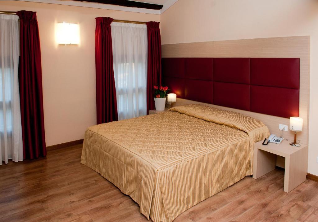 Hotel Villa Maternini 바졸라 객실 사진