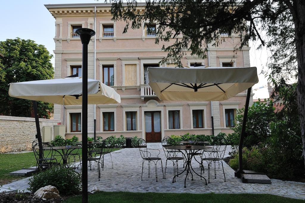 Hotel Villa Maternini 바졸라 외부 사진